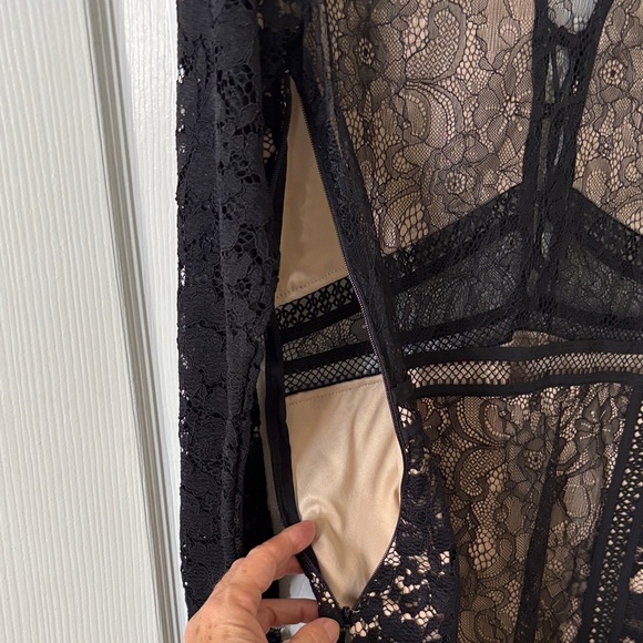 Express Black and Cream Lace Mini Dress Size 8 - Picture 4 of 13